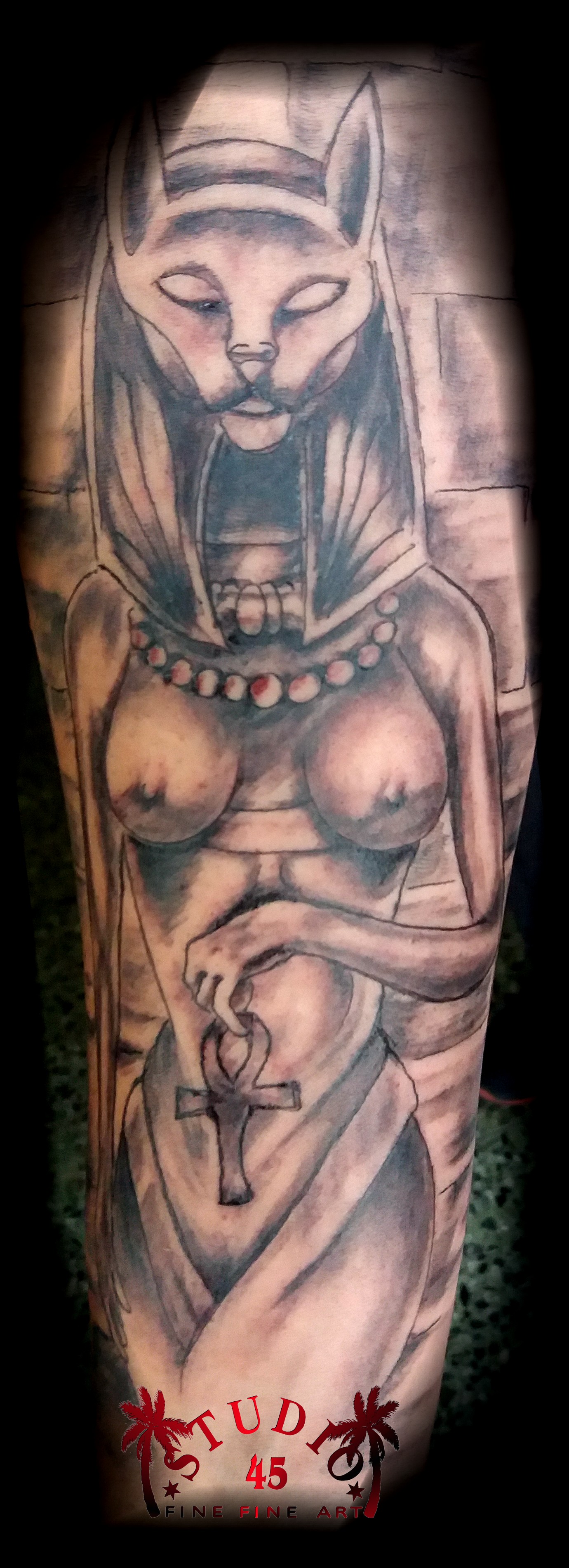 Aegybtisch Cat Unterarm Tattoo Recklinghausen STUDIO 45